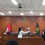 Tangis Ibu Korban Pecah di Sidang Kasus Pembunuhan Alfin Maksalmina Windian