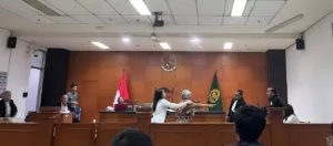 Tangis Ibu Korban Pecah di Sidang Kasus Pembunuhan Alfin Maksalmina Windian