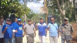 Enam Dekade Menanti, Jalan Sangketan Akhirnya Dibuka: Gotong Royong Demokrat Buka Akses Warga hingga Jalur Hasil Panen