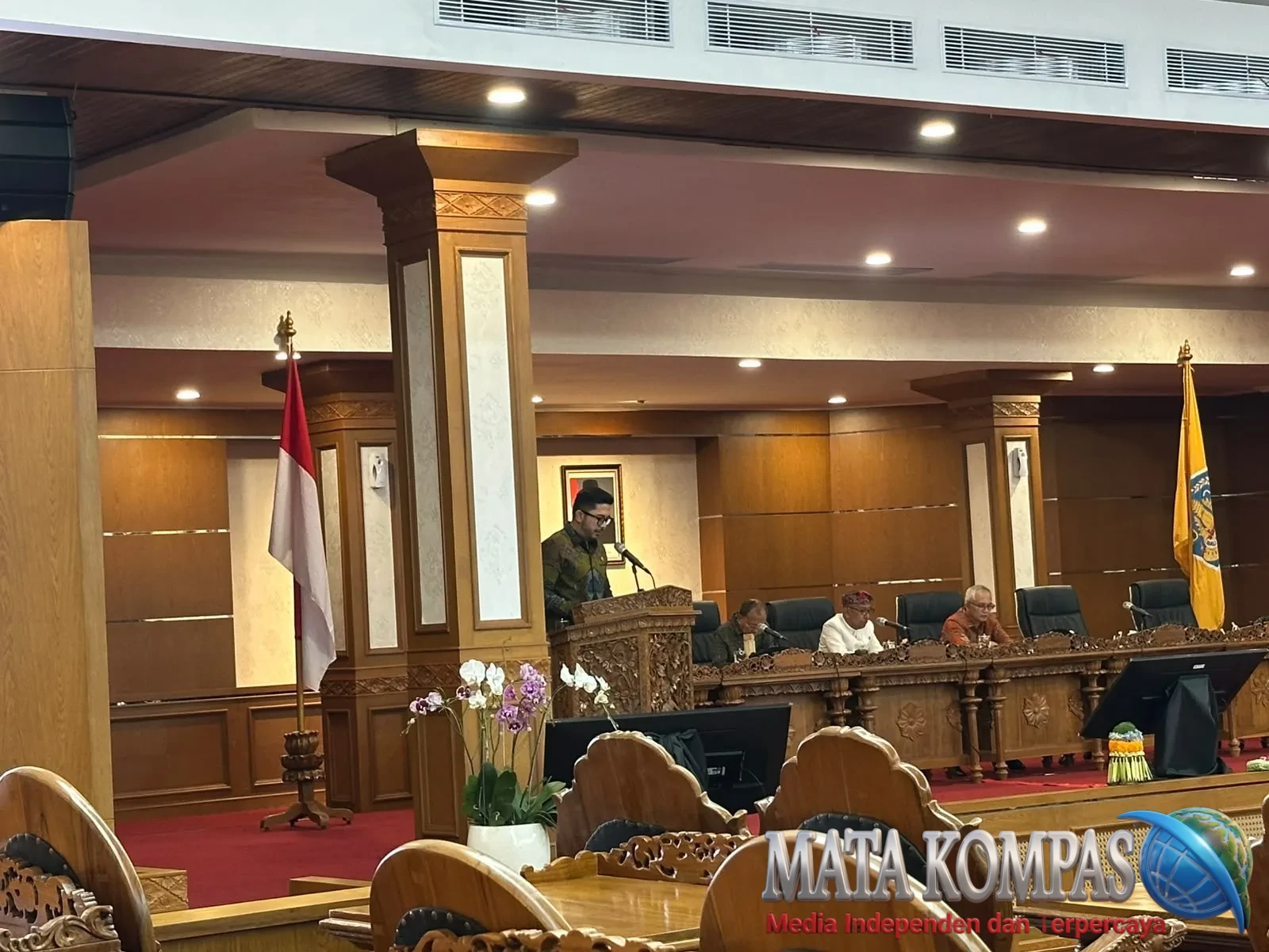 Golkar Bali Sentil APBD: Gung Cok dan Ajus Linggih Soroti Ketimpangan, UMP hingga Lift Kelingking