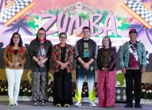 Putri Koster Dorong Endek Bali Semakin Dikenal melalui Berbagai Aktivitas Kreatif.