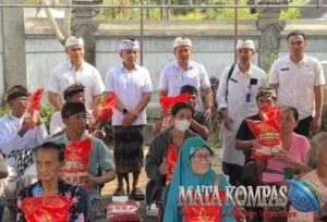 Bupati Kembang Tutup Celah Bantuan Pusat, 367 Lansia Jembrana Dapat Jatah Beras 15 Kg per Bulan