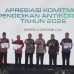 Gubernur Koster Terima Penghargaan KPK: Bali Tercepat Kirim Data SPI Pendidikan