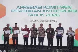 Gubernur Koster Terima Penghargaan KPK: Bali Tercepat Kirim Data SPI Pendidikan