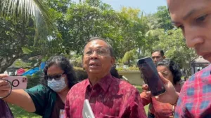 Gubernur Koster Pastikan Stok BBM Bali Aman Minta Masyarakat Tak Panic Buying Antrean SPBU Normal 1-2 Hari
