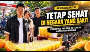 “Tetap Sehat di Negara yang Sakit”: Jeruxpres Berbagi Es Jeruk di Tengah Antrean BBM Bali