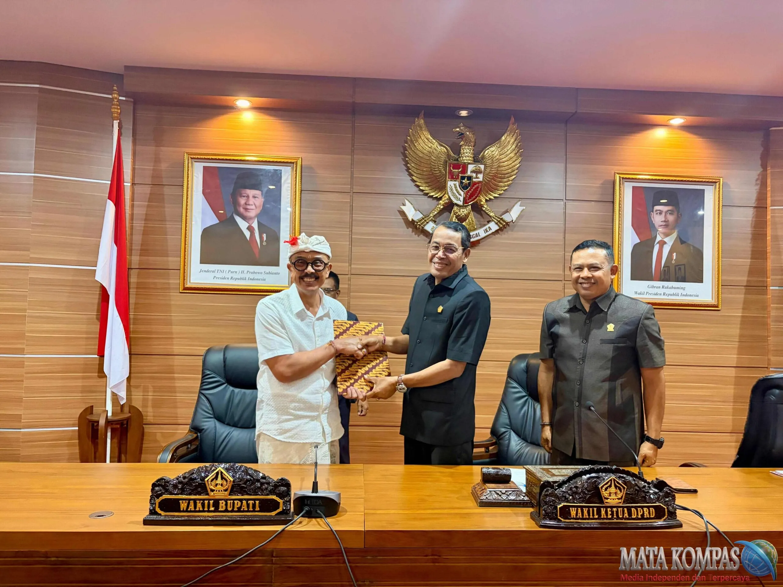 Pemkab Bangli Sampaikan Jawaban atas Tiga Raperda Strategis